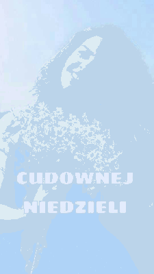 Dziewczynka w niebieskiej sukience cudownej niedzieli